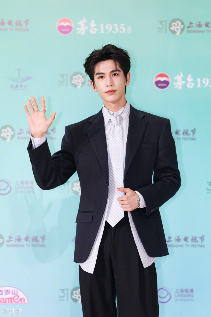 Thảm đỏ hot nhất h&ocirc;m nay: Dương Mịch - Dương Tử đọ sắc g&acirc;y cấn, Ti&ecirc;u Chiến xuống cấp trầm trọng khiến cả MXH ph&aacute;t hoảng- Ảnh 11.