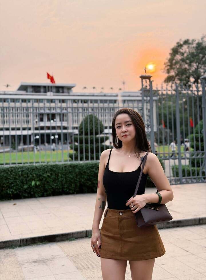 Đời thực gợi cảm của nữ tiến sĩ văn ho&aacute; g&acirc;y b&agrave;n t&aacute;n tr&ecirc;n phim giờ v&agrave;ng VTV- Ảnh 4.