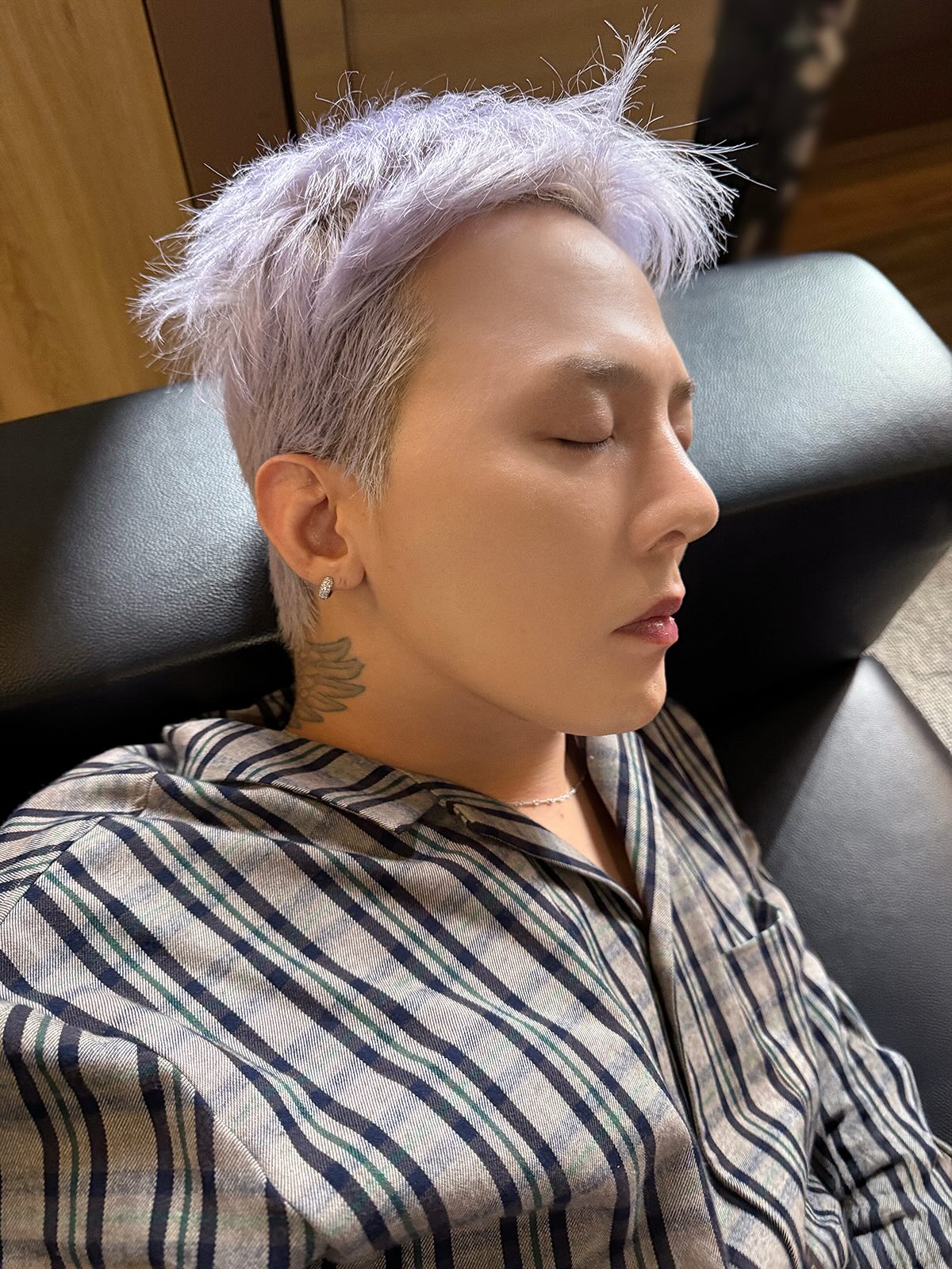 C&aacute;ch G-Dragon chống h&oacute;i đầu d&ugrave; d&agrave;nh cả đời để tẩy t&oacute;c- Ảnh 3.