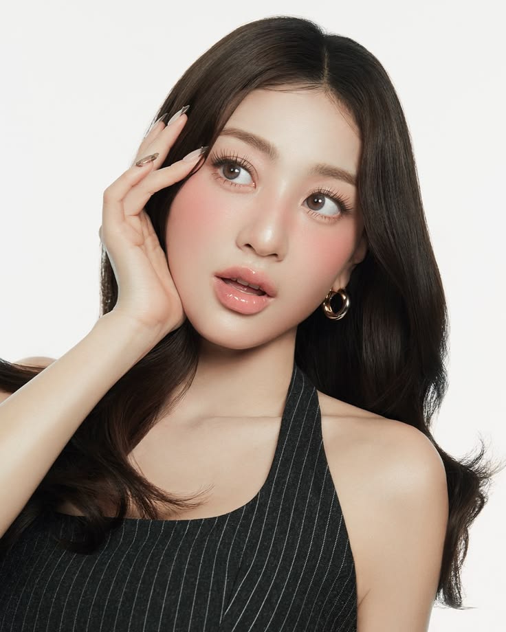 Nữ ca sĩ bị tố &ldquo;nhận vơ&rdquo; h&aacute;t nhạc World Cup, hay hơn Lisa nhưng vẫn chịu cảnh ghẻ lạnh - Ảnh 1.