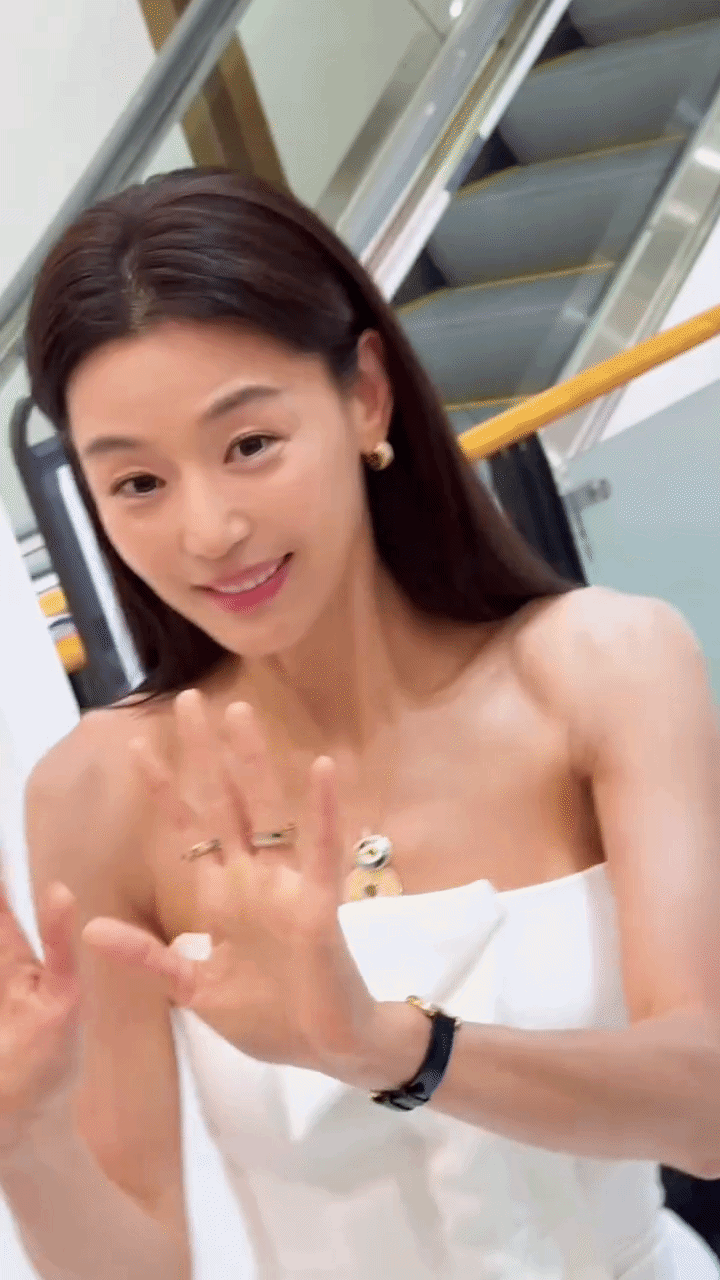 Chiếc v&aacute;y trắng khiến d&acirc;n H&agrave;n phong Jeon Ji Hyun l&agrave; huyền thoại mọi thời đại- Ảnh 4.
