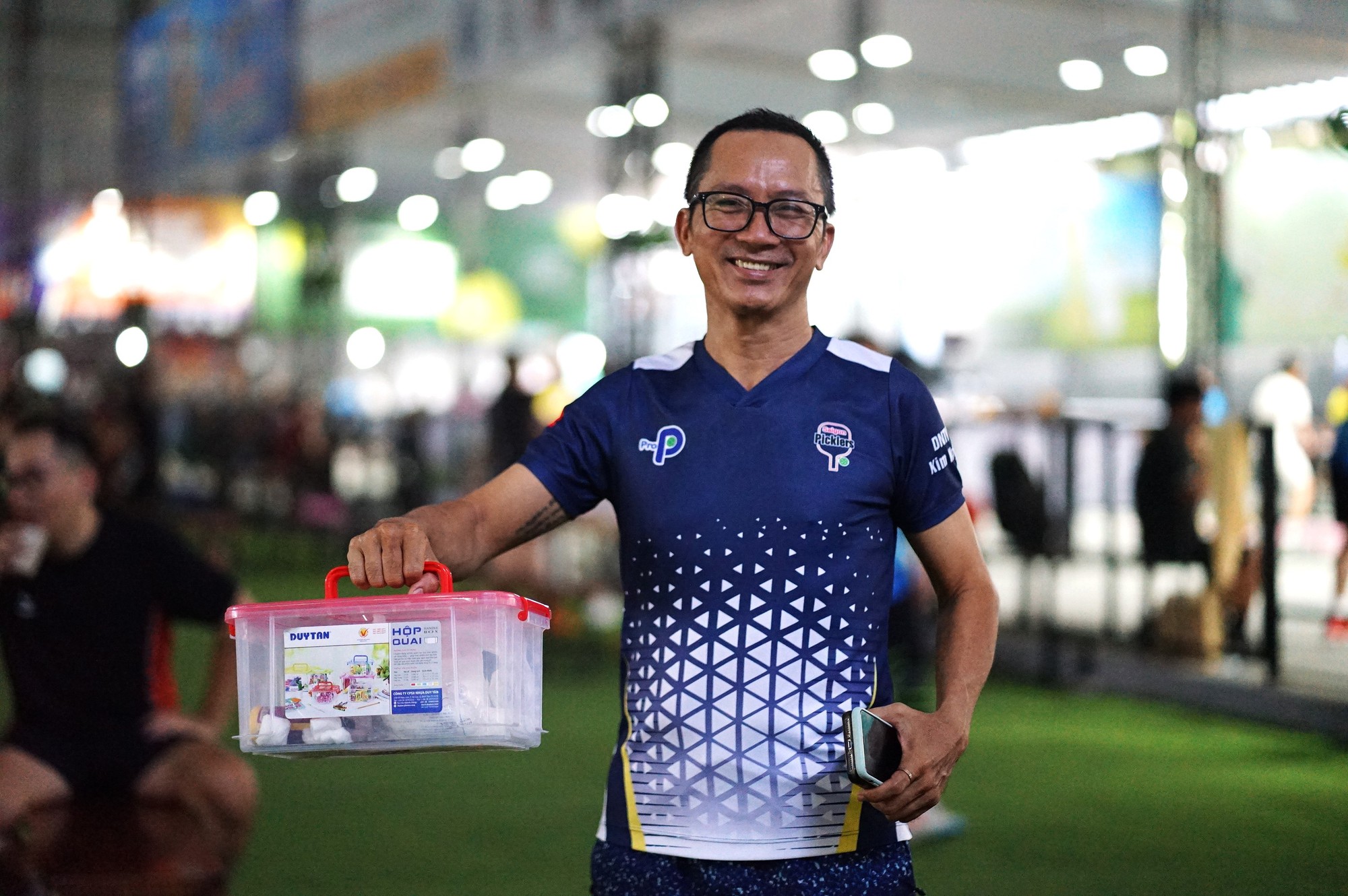S&acirc;n pickleball ở TP.HCM vẫn k&iacute;n người giữa c&aacute;i n&oacute;ng gần 40 độ C: L&agrave;m g&igrave; để kh&ocirc;ng kiệt sức tr&ecirc;n s&acirc;n? - Ảnh 10.