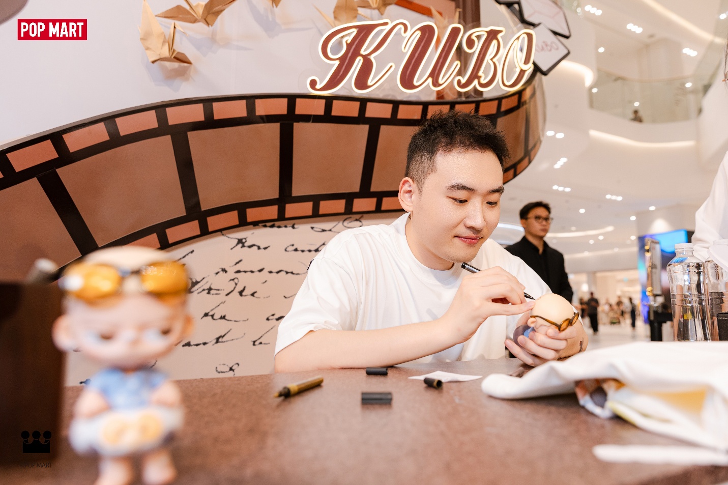 KUBO Love, Still: Khi những cảm x&uacute;c chưa n&oacute;i th&agrave;nh lời được kể bằng art toy - Ảnh 1.