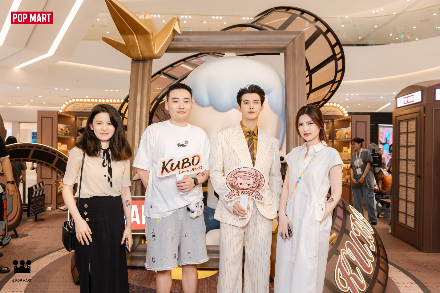 KUBO Love, Still: Khi những cảm x&uacute;c chưa n&oacute;i th&agrave;nh lời được kể bằng art toy - Ảnh 2.