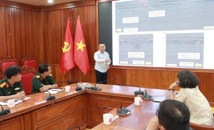 Radar ph&aacute;t hiện 3 v&ugrave;ng x&aacute;o trộn tại khu vực t&igrave;m kiếm mộ tập thể liệt sĩ ở Huế- Ảnh 1.