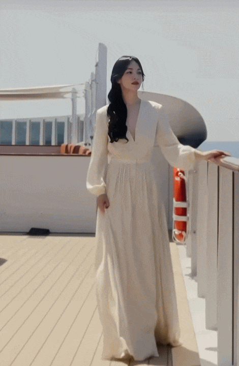 Ở tuổi 44, Song Hye Kyo vẫn m&ecirc; đầm trắng: Phụ nữ ngo&agrave;i 35 tuổi nhất định n&ecirc;n c&oacute; một chiếc trong tủ đồ- Ảnh 3.