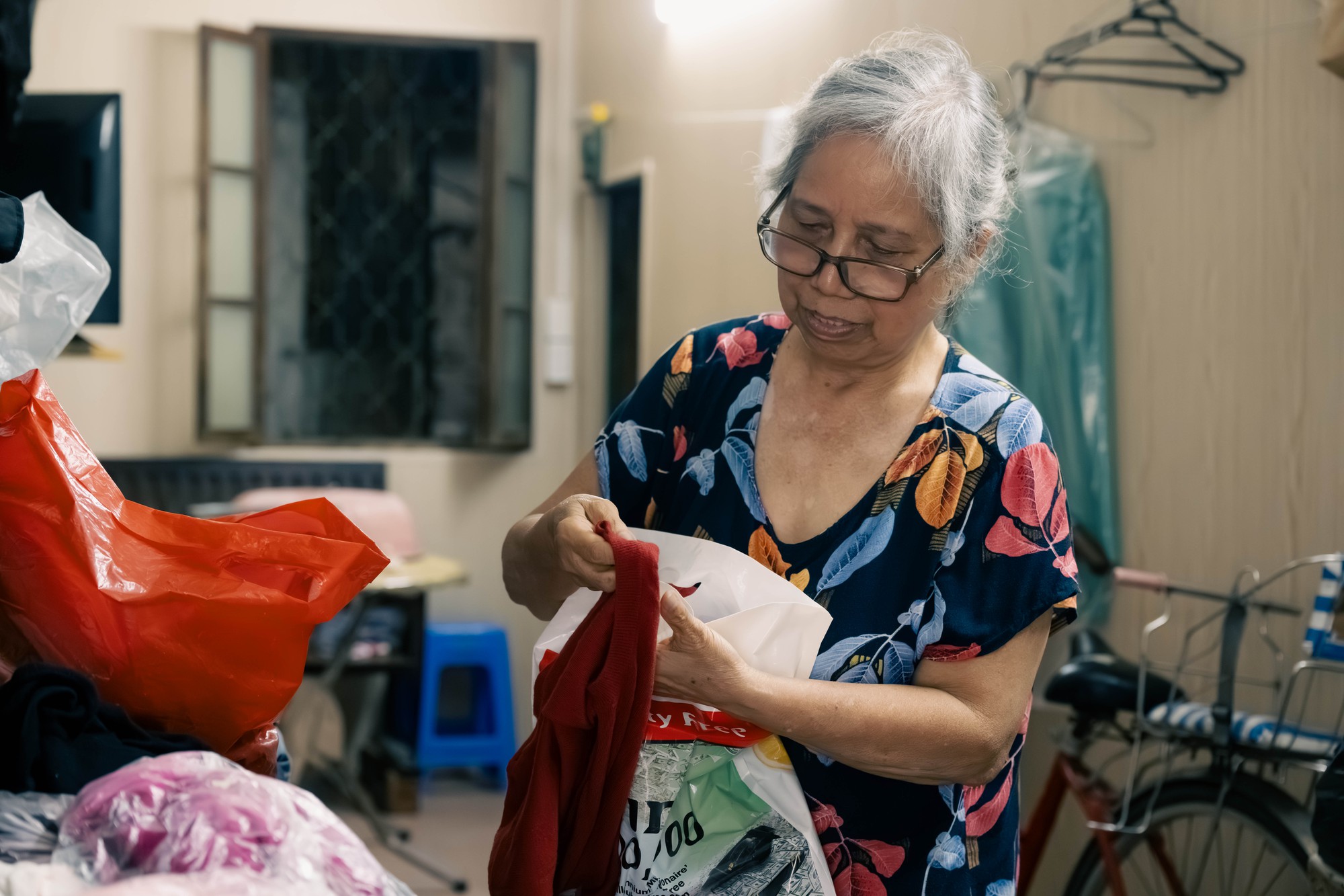 Người phụ nữ suốt 46 năm l&agrave;m nghề "kh&ocirc;ng AI n&agrave;o thay được" ở H&agrave; Nội: Mạng sang sợi!- Ảnh 3.