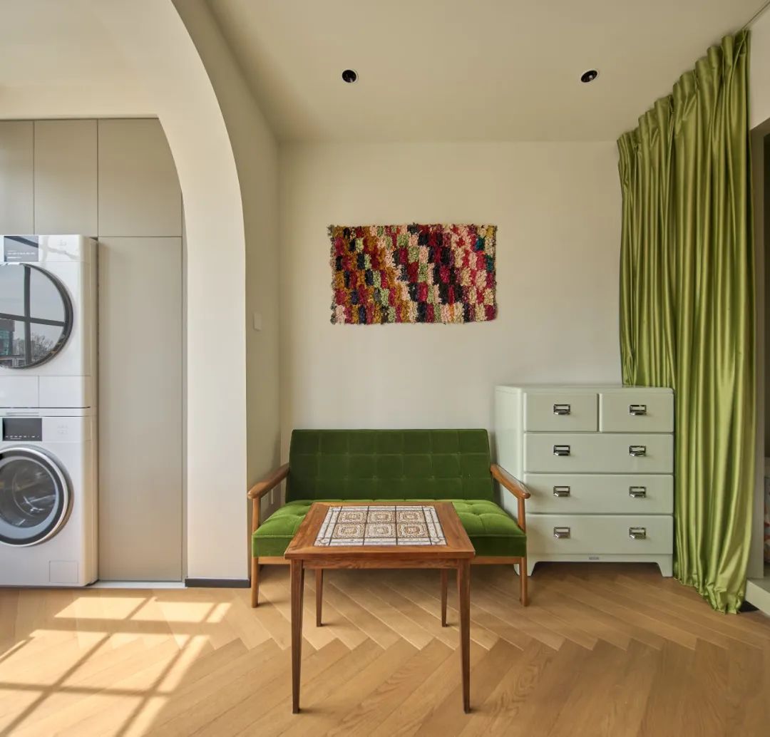 Ai cũng ch&ecirc; căn hộ 37m&sup2; qu&aacute; chật, cặp vợ chồng trẻ lại chi hơn 1,4 tỷ đồng cải tạo v&agrave; nhận về kết quả ngo&agrave;i mong đợi- Ảnh 3.