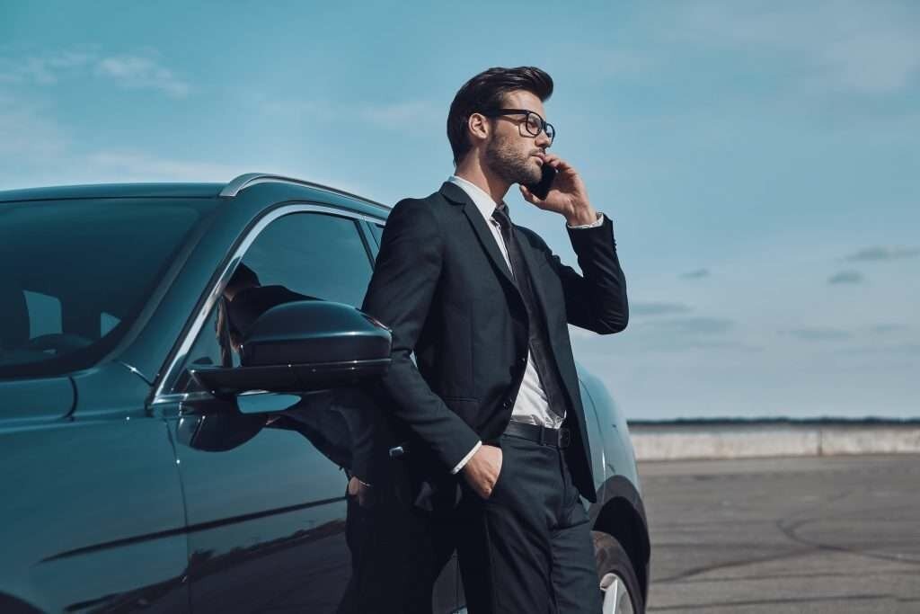 V&igrave; sao đ&agrave;n &ocirc;ng kh&iacute; chất lu&ocirc;n &uacute;p điện thoại?- Ảnh 3.