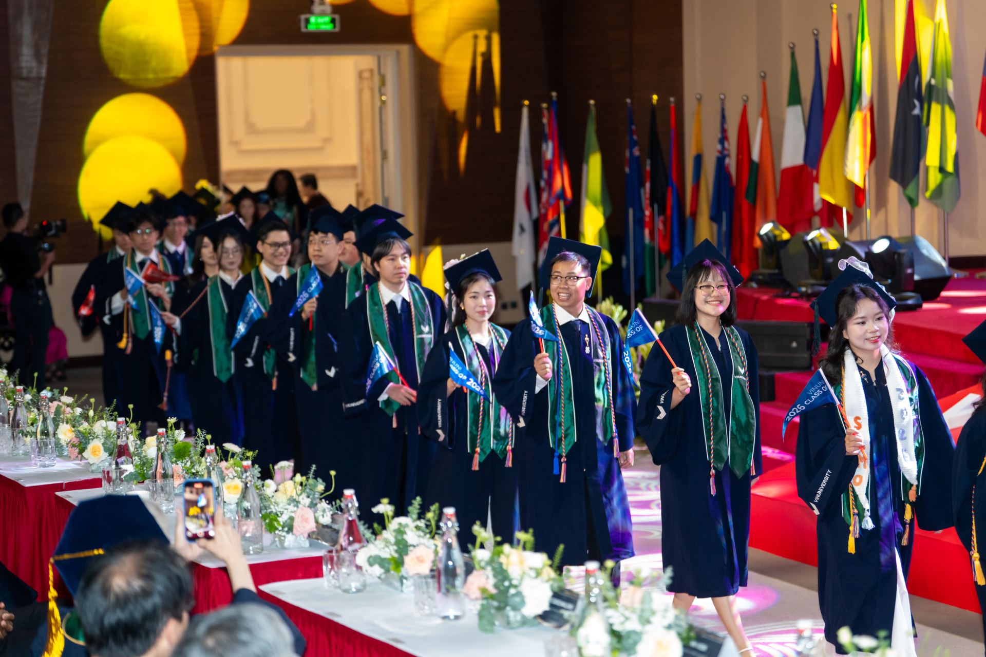 Lễ tốt nghiệp VinUni 2026: 47 b&aacute;c sĩ kh&oacute;a đầu ti&ecirc;n nhận bằng, hơn 55% sinh vi&ecirc;n nhận thư mời l&agrave;m việc trước khi ra trường- Ảnh 2.