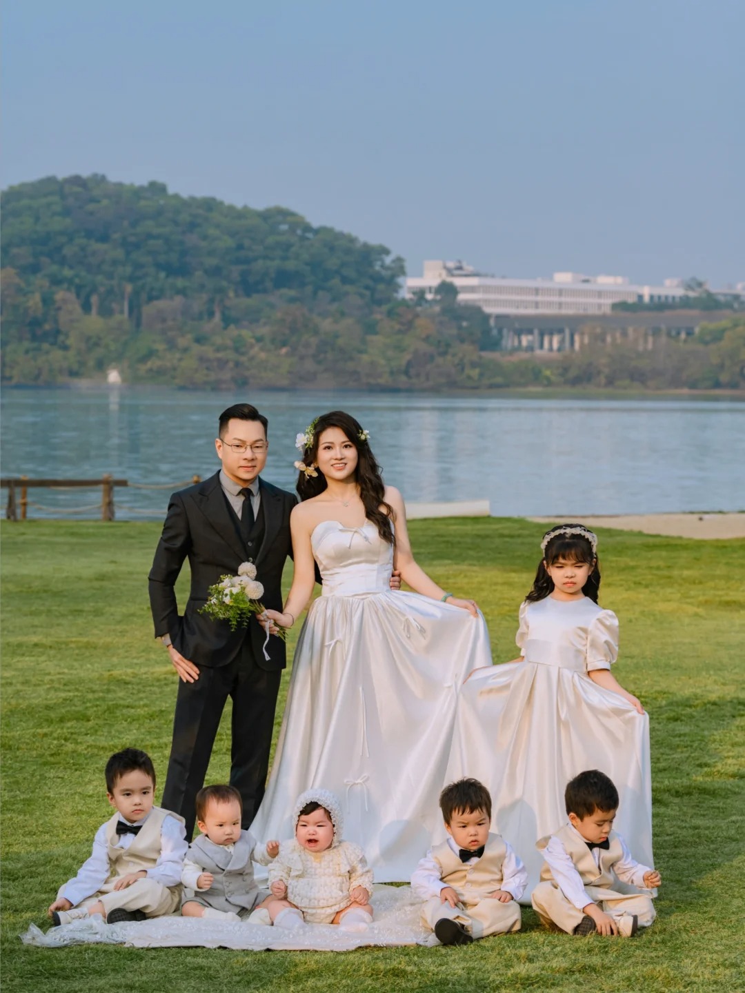 10 năm sinh 6 đứa con, nh&agrave; thu&ecirc; 5 người gi&uacute;p việc: Nhan sắc v&agrave; c&aacute;ch người mẹ kiếm tiền g&acirc;y ch&uacute; &yacute;- Ảnh 1.