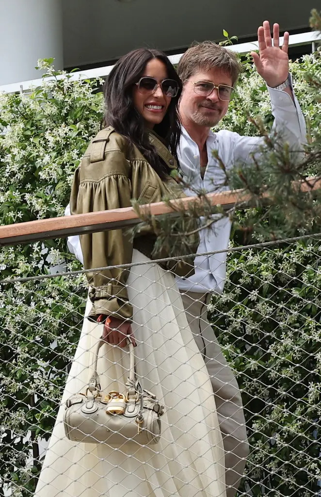 V&igrave; sao Brad Pitt m&atilde;i kh&ocirc;ng cho t&igrave;nh mới trẻ trung một "danh phận"?- Ảnh 5.
