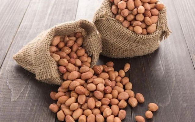 Loại hạt nhiều người ăn mỗi ng&agrave;y, nhưng c&oacute; 7 nh&oacute;m người c&agrave;ng ăn c&agrave;ng hại sức khỏe- Ảnh 1.