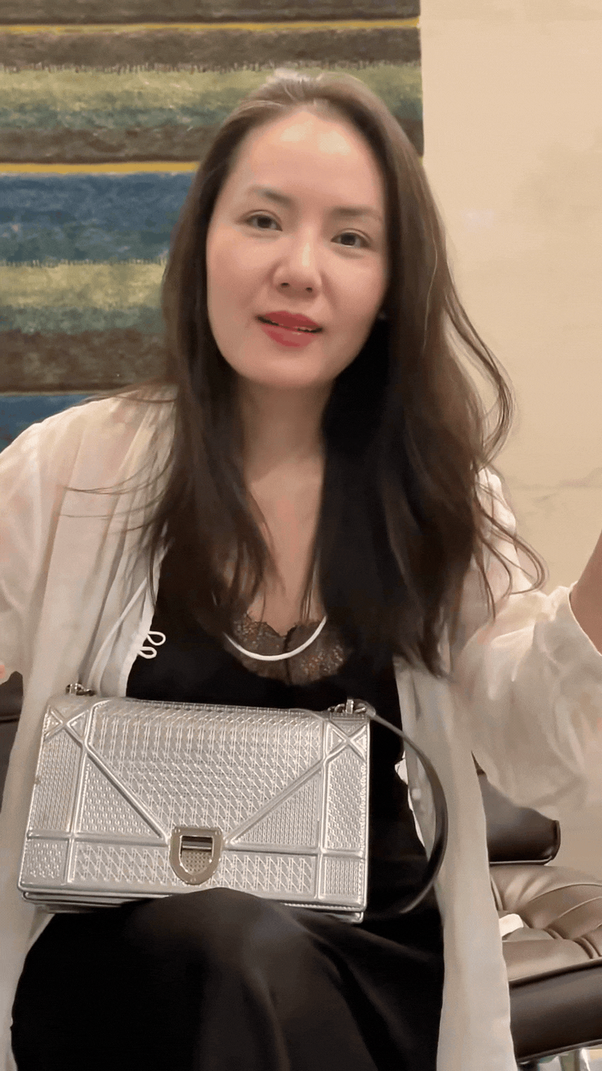 Nữ ca sĩ Việt lộ mảng t&oacute;c bạc trắng, nhan sắc ngo&agrave;i 40 g&acirc;y sốc- Ảnh 2.