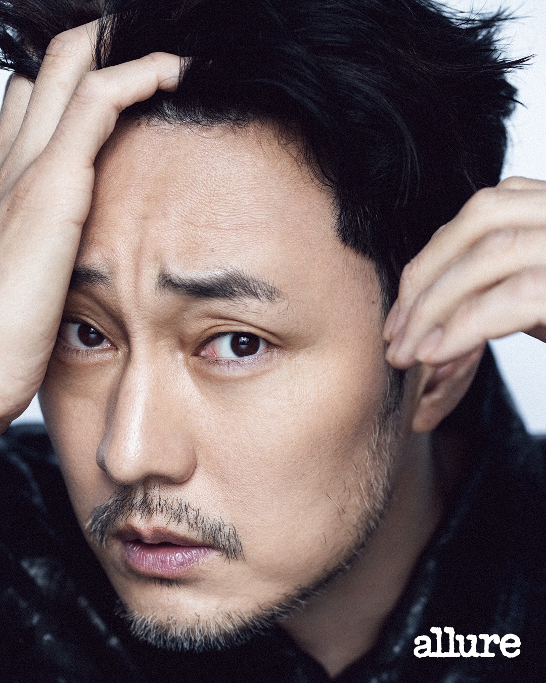 Diện mạo g&acirc;y sốc của So Ji Sub sau khi cưới vợ k&eacute;m gần 20 tuổi- Ảnh 2.