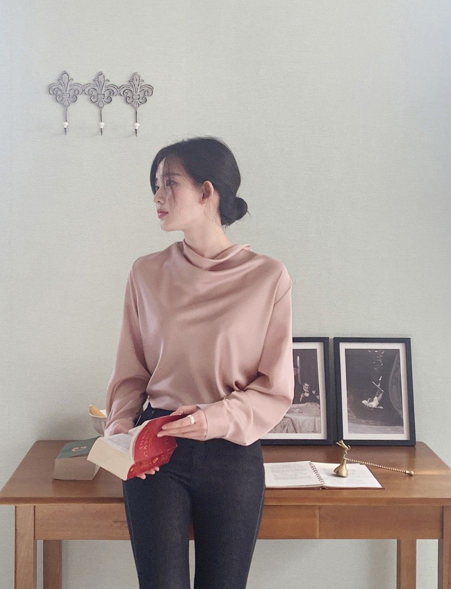 Kh&ocirc;ng phải &aacute;o ph&ocirc;ng, hay sơ mi, đ&acirc;y mới l&agrave; kiểu &aacute;o gi&uacute;p ph&aacute;i đẹp tuổi ngo&agrave;i 30 nh&igrave;n cao sang, tinh tế hơn- Ảnh 13.