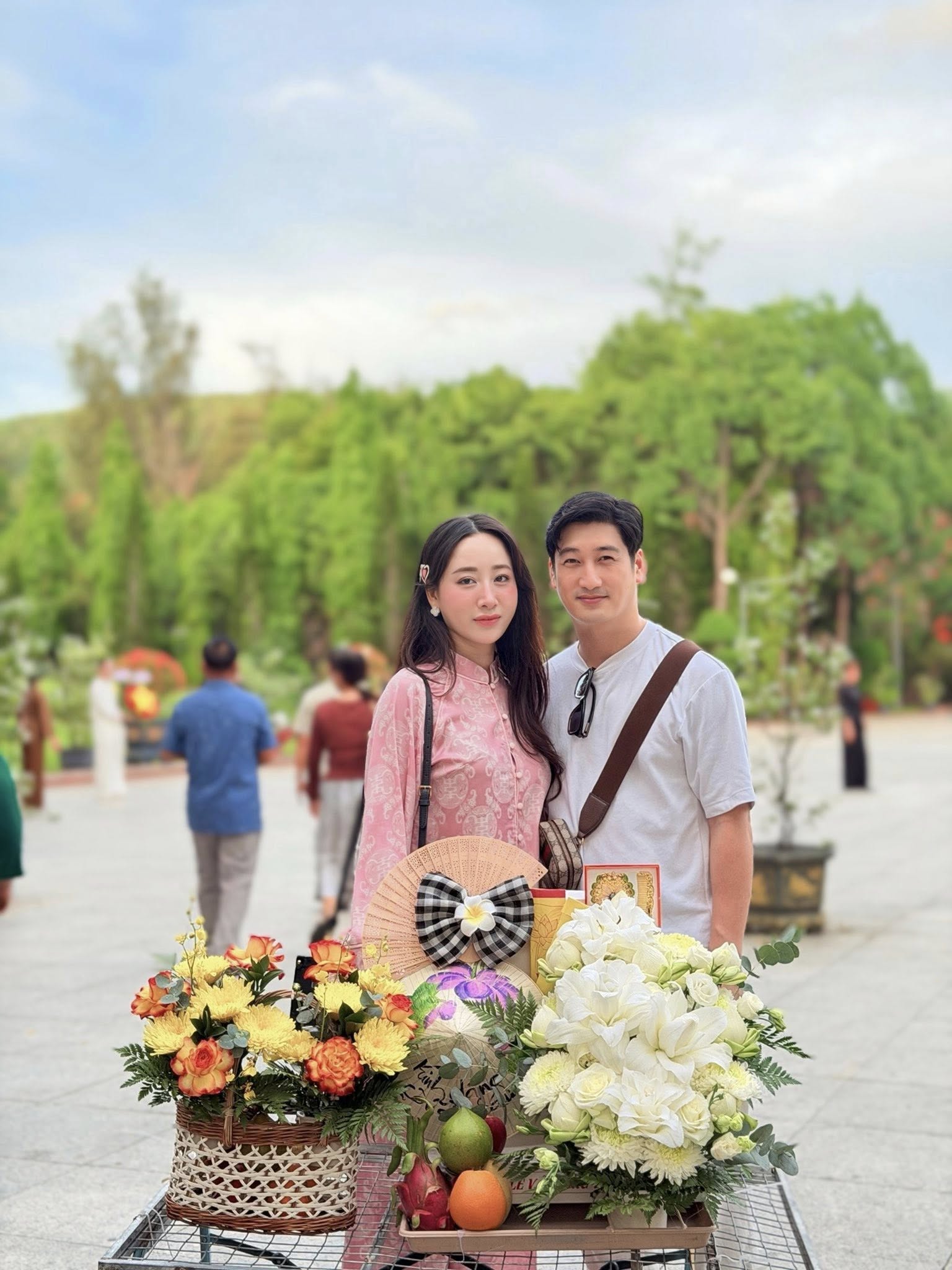 Nam NSƯT sống thử 2 năm mới cưới vợ lần 3 l&agrave; một nữ diễn vi&ecirc;n gợi cảm- Ảnh 1.
