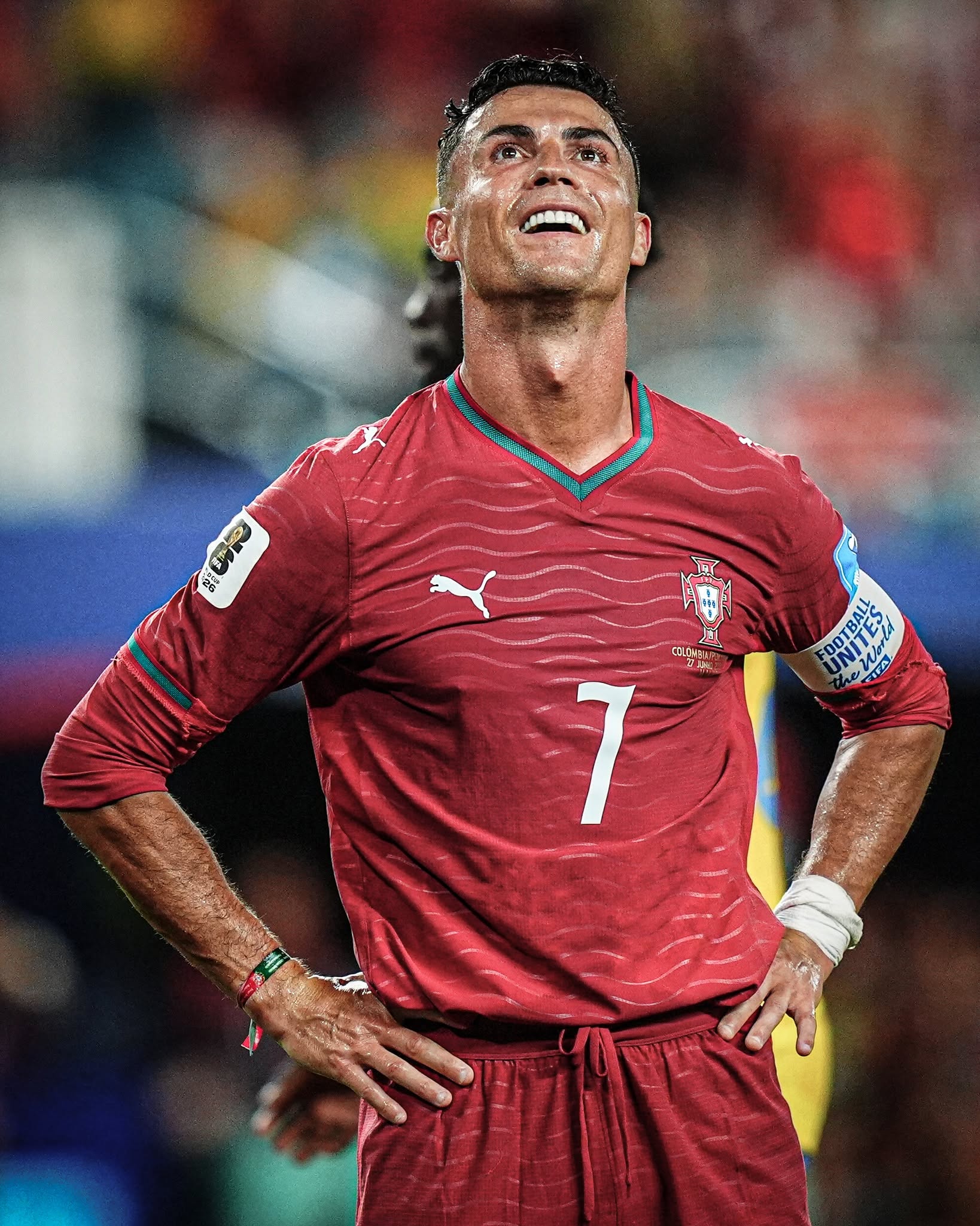 N&agrave;ng WAG Georgina diện đầm xẻ s&acirc;u n&oacute;ng bỏng sang Mỹ cổ vũ Ronaldo nhưng si&ecirc;u sao lại bị 