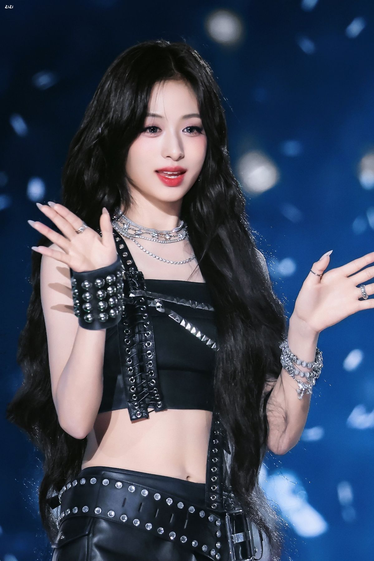 Ngỡ ng&agrave;ng trước v&ograve;ng 1 kh&aacute;c lạ của c&ocirc;ng ch&uacute;a showbiz, 2 năm đi h&aacute;t lột x&aacute;c th&agrave;nh mỹ nh&acirc;n quyến rũ- Ảnh 8.