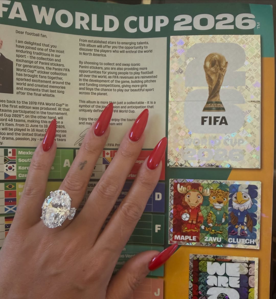 N&agrave;ng WAG Georgina diện đầm xẻ s&acirc;u n&oacute;ng bỏng sang Mỹ cổ vũ Ronaldo nhưng si&ecirc;u sao lại bị 