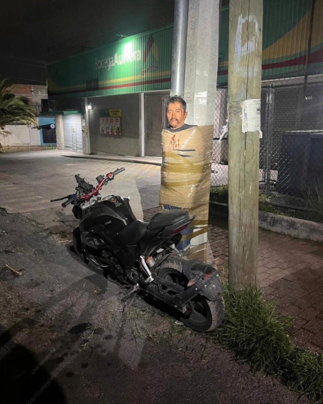 Xuất hiện "Batman đời thực" ở Mexico chuy&ecirc;n trừng trị trộm cướp theo phong c&aacute;ch si&ecirc;u anh h&ugrave;ng- Ảnh 2.