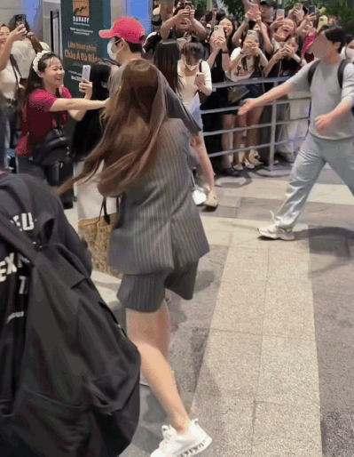 H&igrave;nh ảnh t&agrave;i tử Ji Chang Wook bị fan nắm tay, l&ocirc;i k&eacute;o khi sang Việt Nam g&acirc;y b&ugrave;ng nổ Threads- Ảnh 5.