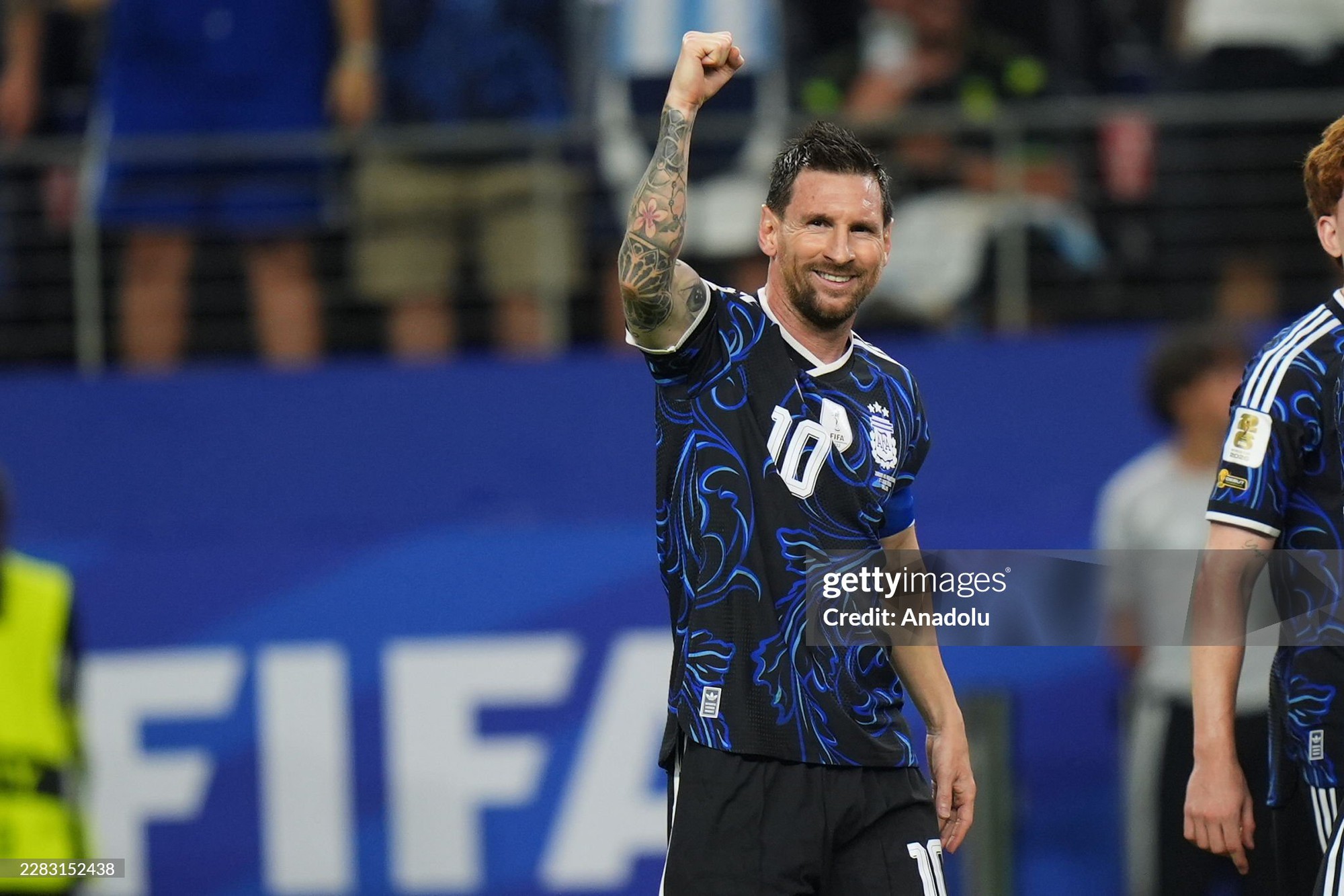 Ảnh: Kh&ocirc;ng thể ngăn cản Messi, v&agrave;o s&acirc;n từ ghế dự bị cũng lập kỉ lục, ăn mừng cực cảm x&uacute;c - Ảnh 13.