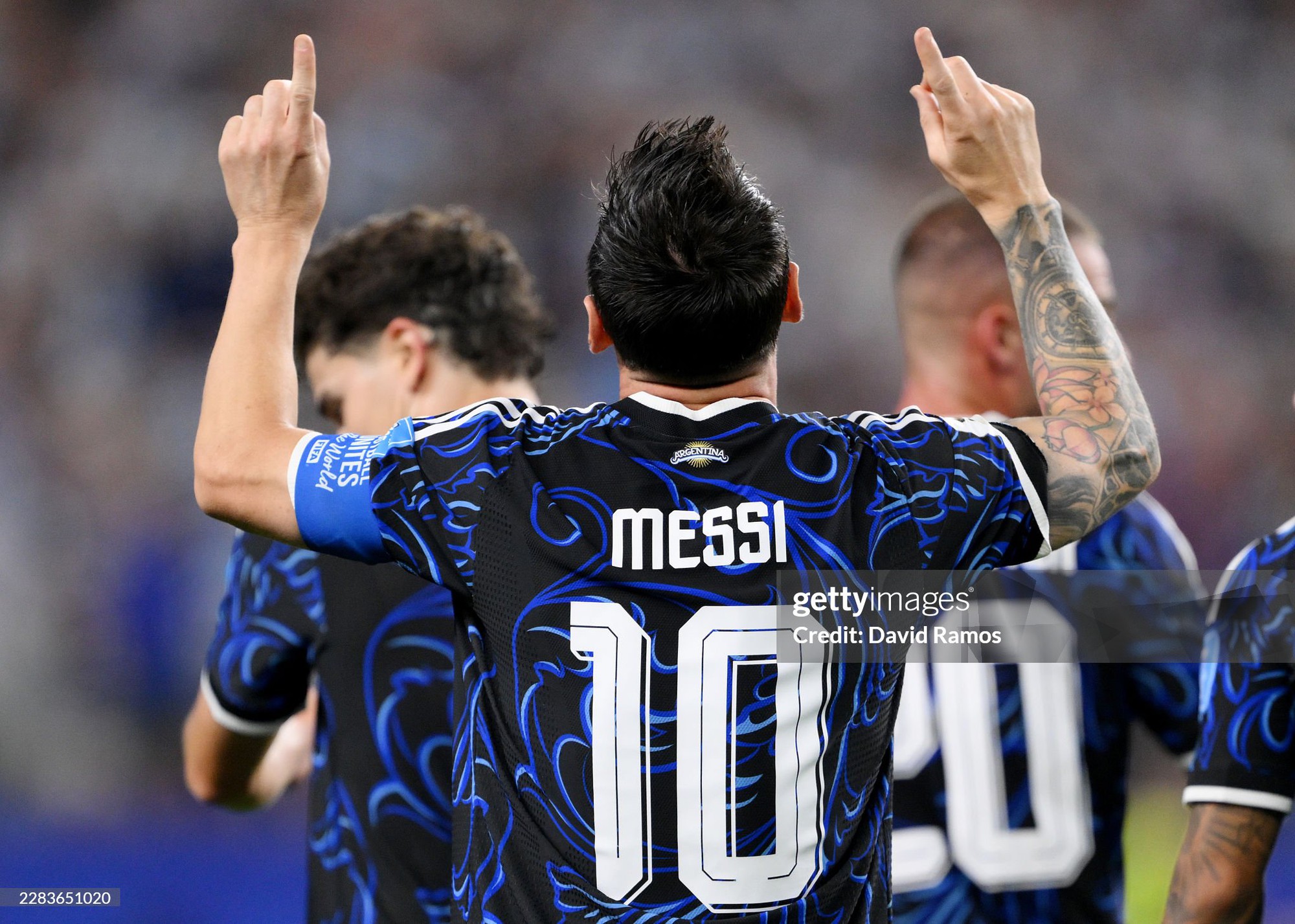 Ảnh: Kh&ocirc;ng thể ngăn cản Messi, v&agrave;o s&acirc;n từ ghế dự bị cũng lập kỉ lục, ăn mừng cực cảm x&uacute;c - Ảnh 11.
