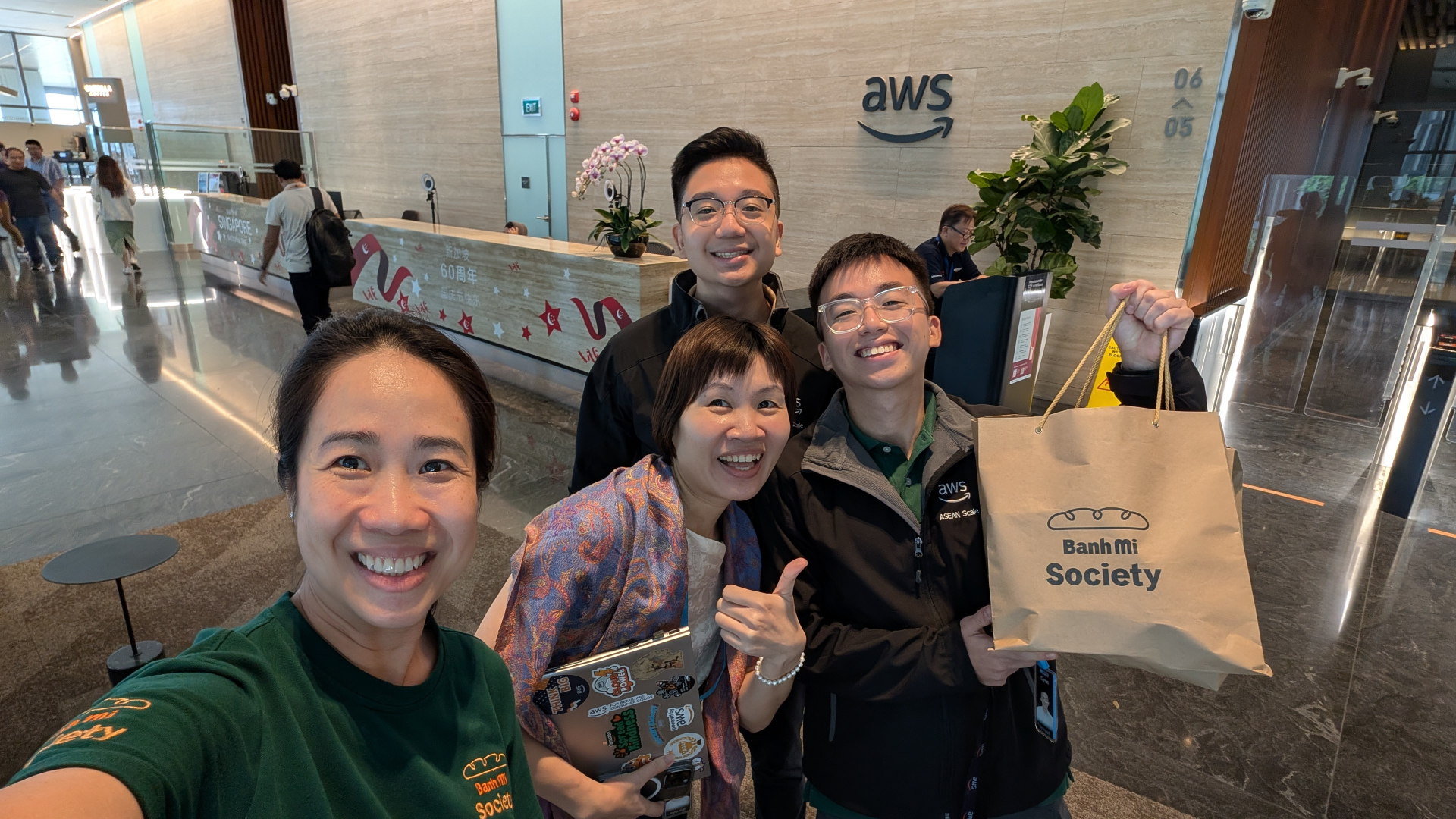 Từ gi&aacute;m đốc Google đến người đứng nướng thịt ở Singapore: &lsquo;Một năm b&aacute;n b&aacute;nh m&igrave;, t&ocirc;i hiểu hơn gi&aacute; trị của lao động&rsquo;- Ảnh 2.