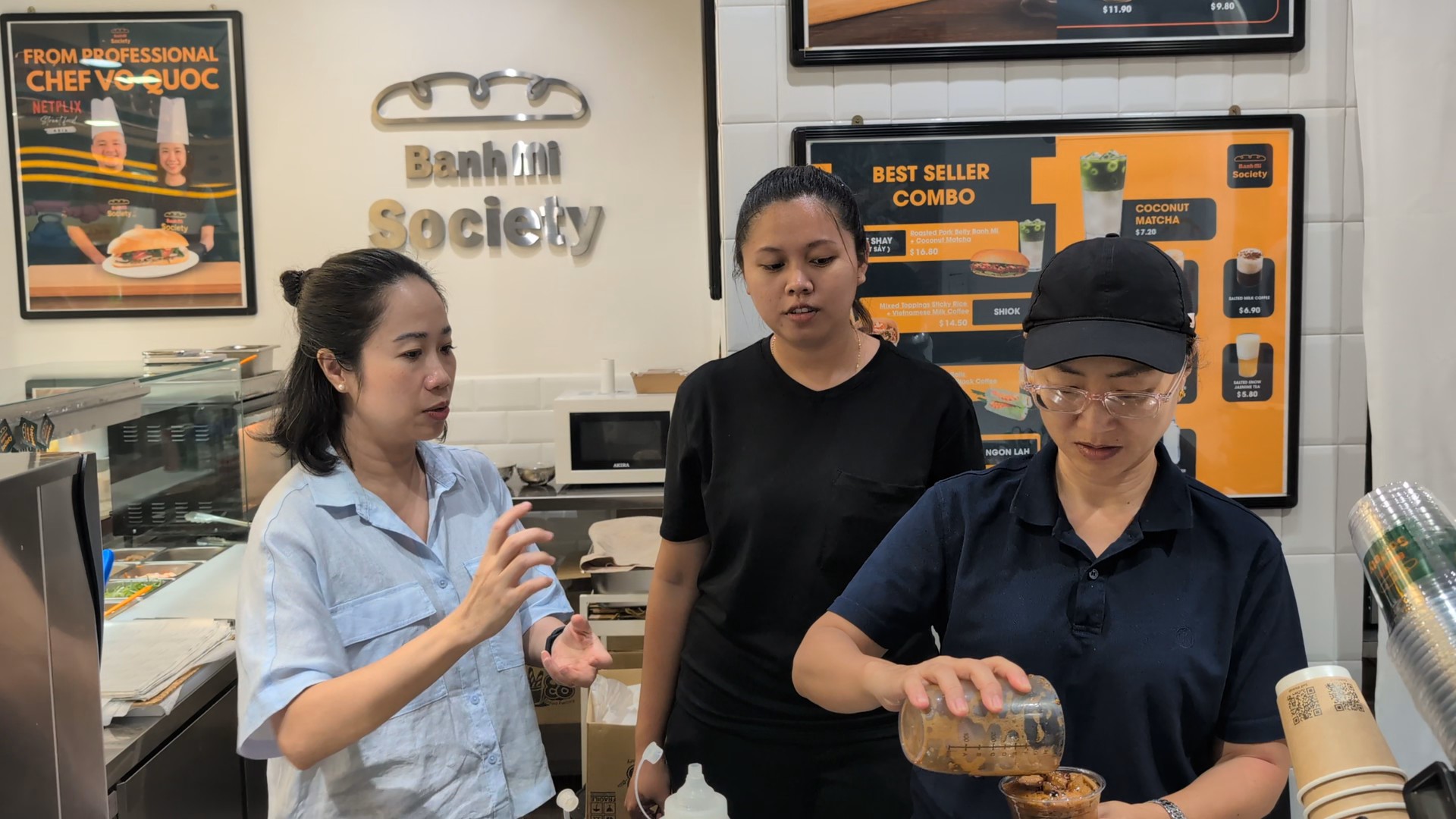 Từ gi&aacute;m đốc Google đến người đứng nướng thịt ở Singapore: &lsquo;Một năm b&aacute;n b&aacute;nh m&igrave;, t&ocirc;i hiểu hơn gi&aacute; trị của lao động&rsquo;- Ảnh 6.