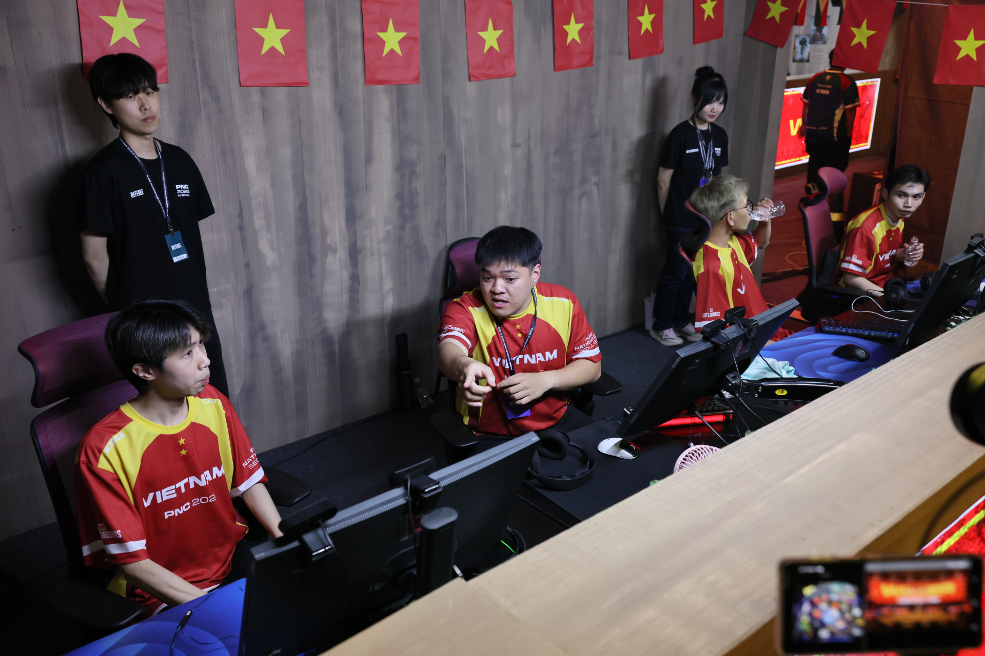 Phỏng vấn đội tuyển PUBG Việt Nam trước h&agrave;nh tr&igrave;nh bảo vệ ng&ocirc;i vương PNC 2026: &Aacute;p lực, vinh quang v&agrave; kh&aacute;t vọng x&ocirc; đổ kỷ lục - Ảnh 5.