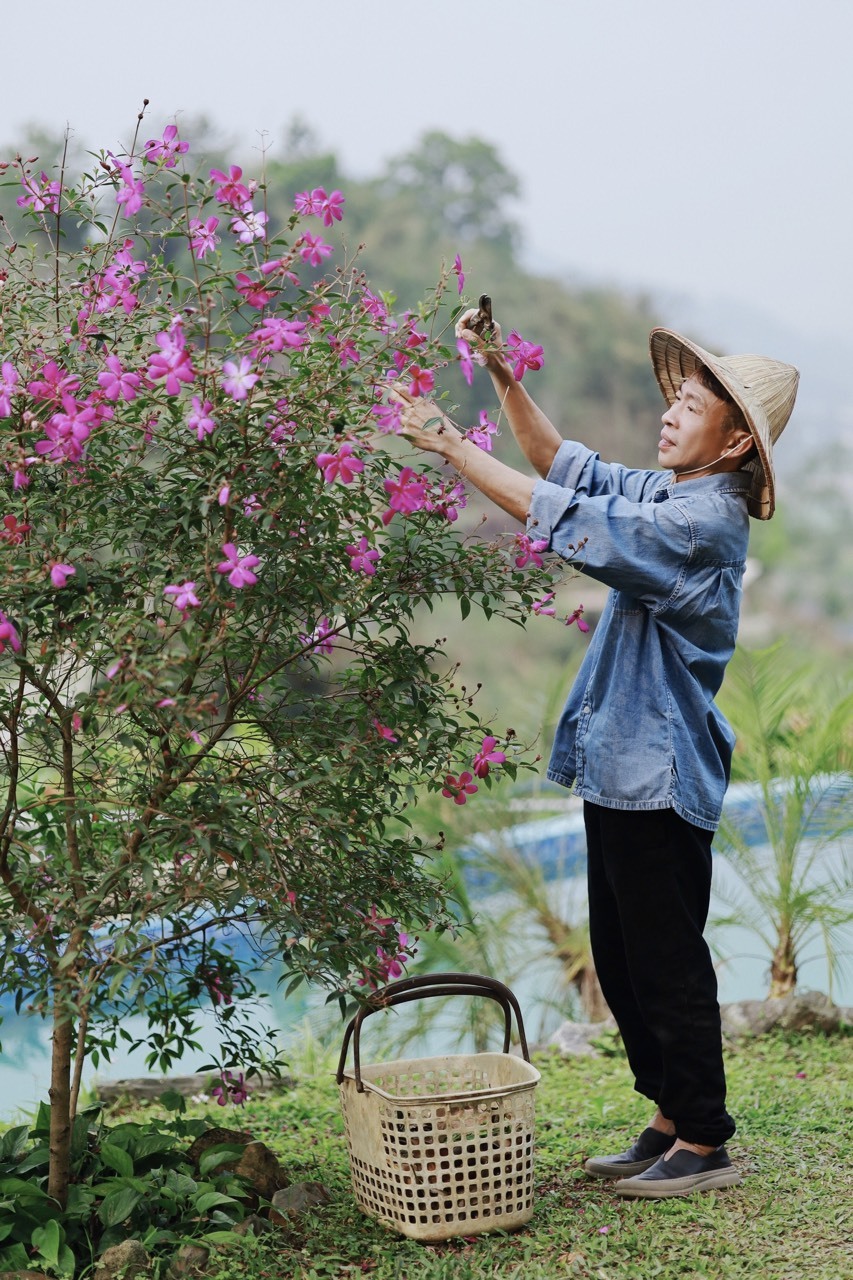 "&Ocirc;ng ho&agrave;ng nhạc đỏ" chia tay vợ đẹp như hoa hậu, thấy sướng khi sống 1 m&igrave;nh tr&ecirc;n đồi ở Thạch Thất- Ảnh 5.