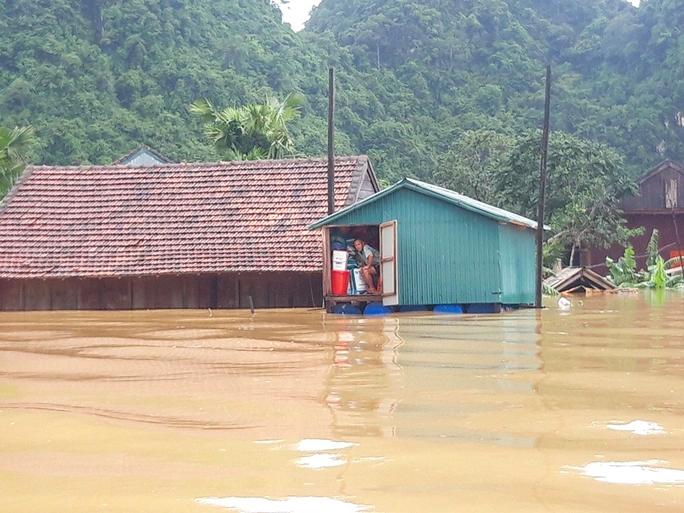 Việt Nam c&oacute; ng&ocirc;i l&agrave;ng cứ lũ về l&agrave; nh&agrave; cửa nổi bồng bềnh, nay lột x&aacute;c th&agrave;nh đặc sản h&aacute;i ra tiền v&agrave; ẵm trọn giải thưởng tốt nhất thế giới- Ảnh 4.