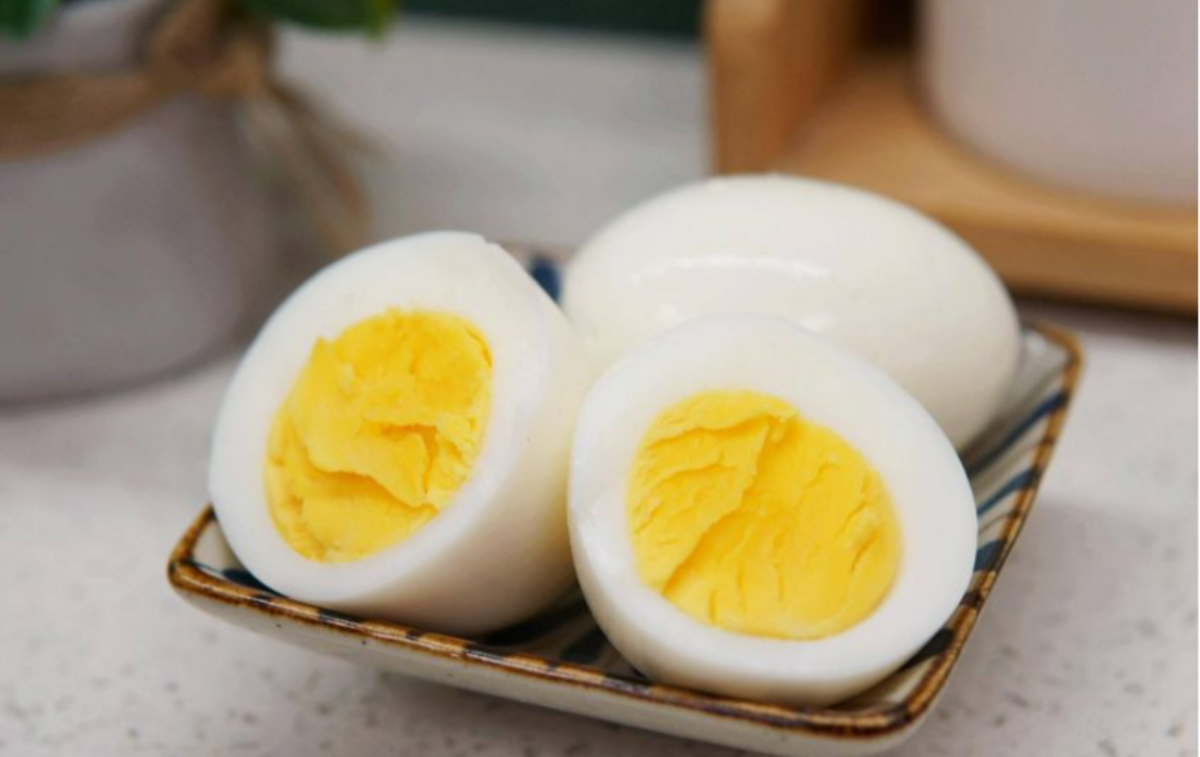 Ăn trứng h&agrave;ng ng&agrave;y suốt 5 th&aacute;ng, người phụ nữ 33 tuổi đi kh&aacute;m mới "ng&atilde; ngửa" - Ảnh 1.