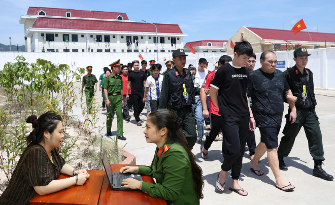C&ocirc;ng an điều tra 266 t&agrave;i khoản ng&acirc;n h&agrave;ng giao dịch hơn 1.000 tỷ đồng: Nguyễn Đ&igrave;nh Gi&aacute;p SN 1984 bị bắt - Ảnh 3.