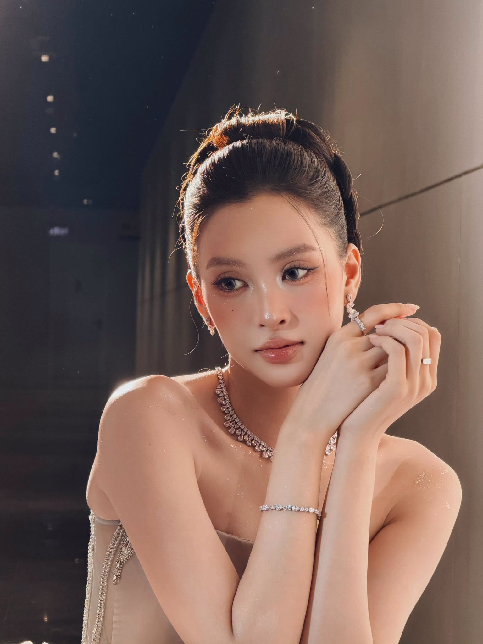Hoa hậu Tiểu Vy: Nhan sắc "mỹ nh&acirc;n ng&agrave;n năm c&oacute; một" sau 8 năm đăng quang giờ ra sao?- Ảnh 2.