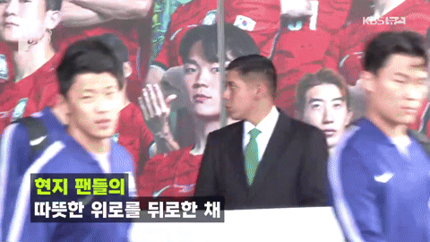 Video: Lee Kang-in c&ugrave;ng ĐT H&agrave;n Quốc buồn b&atilde; x&aacute;ch vali rời đại bản doanh sau thất bại nặng nề ở World Cup- Ảnh 2.