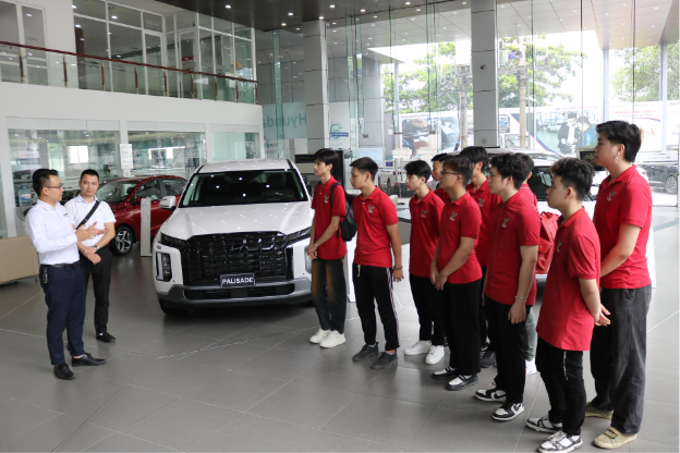 Một ng&agrave;y của sinh vi&ecirc;n Trường Đại học Trưng Vương: &ldquo;Học đi đ&ocirc;i với h&agrave;nh&rdquo; trong hệ sinh th&aacute;i Hồ Gươm diễn ra như thế n&agrave;o? - Ảnh 5.