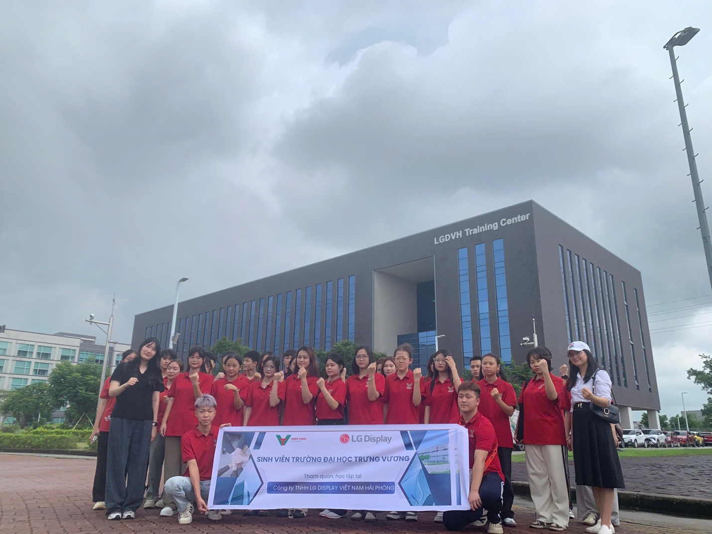 Trường Đại học Trưng Vương: X&acirc;y portfolio v&agrave; năng lực cạnh tranh từ trải nghiệm thực tế - Ảnh 3.