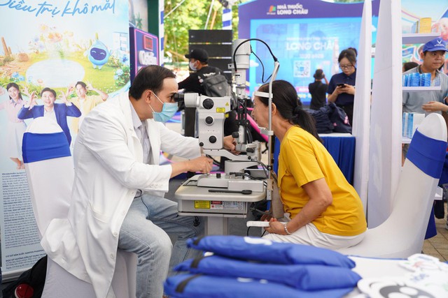 Trường Giang hội ngộ diễn vi&ecirc;n Lương Thế Th&agrave;nh, L&ecirc; Phương tại Cần Thơ, c&ugrave;ng 500 gia đ&igrave;nh ba thế hệ l&agrave;m điều đặc biệt - Ảnh 4.