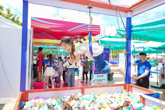 Trường Giang hội ngộ diễn vi&ecirc;n Lương Thế Th&agrave;nh, L&ecirc; Phương tại Cần Thơ, c&ugrave;ng 500 gia đ&igrave;nh ba thế hệ l&agrave;m điều đặc biệt - Ảnh 5.