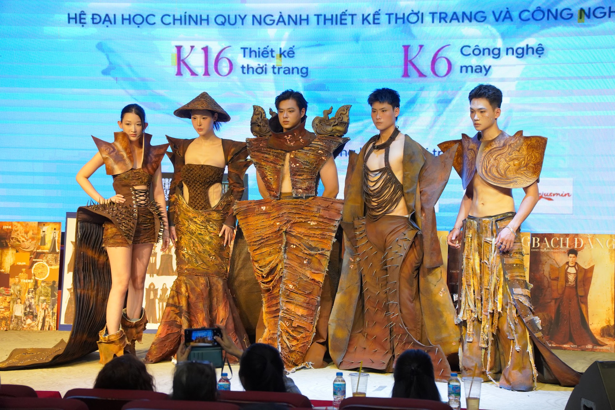 Kh&ocirc;ng chỉ l&agrave; đồ &aacute;n tốt nghiệp, thế hệ nh&agrave; thiết kế trẻ đang kể những c&acirc;u chuyện mới bằng thời trang - Ảnh 6.