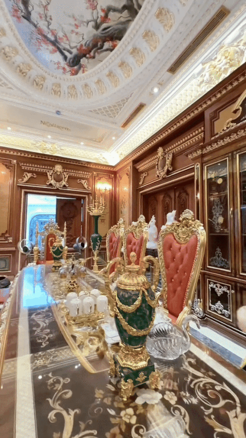 Miền T&acirc;y c&oacute; 1 nh&acirc;n vật chơi kim cương, đồ hiệu đổ đống: Cuộc sống hiện tại trong l&acirc;u đ&agrave;i 2 mặt tiền, diện t&iacute;ch 1.000m2- Ảnh 3.