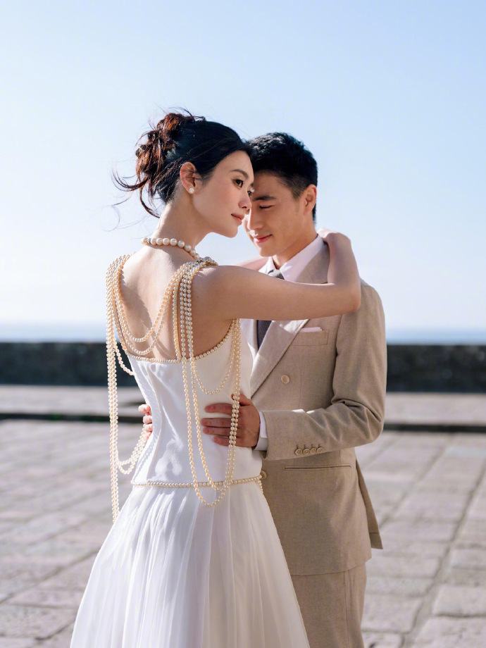 Chiếc v&aacute;y Chanel v&agrave; sợi ngọc trai gia bảo của mẹ chồng: Đ&aacute;m cưới của gia tộc họ H&agrave; ch&iacute;nh l&agrave; m&agrave;n ph&ocirc; diễn "văn h&oacute;a h&agrave;o m&ocirc;n"- Ảnh 7.