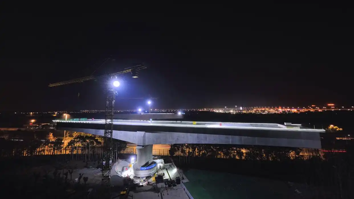 Trung Quốc xoay khối b&ecirc; t&ocirc;ng khổng lồ nặng 10.000 tấn v&agrave;o đ&uacute;ng vị tr&iacute;, sẵn s&agrave;ng ho&agrave;n th&agrave;nh mục ti&ecirc;u lớn- Ảnh 2.