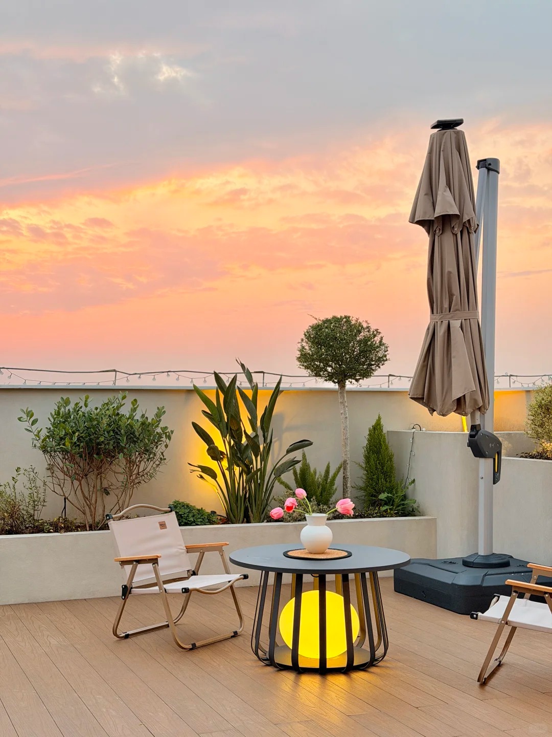 Căn penthouse 330m&sup2; hướng T&acirc;y của c&ocirc; g&aacute;i 30 tuổi từng bị phản đối v&igrave; qu&aacute; n&oacute;ng: Giờ v&agrave;ng buổi chiều đẹp đến mức ai cũng muốn ở- Ảnh 21.