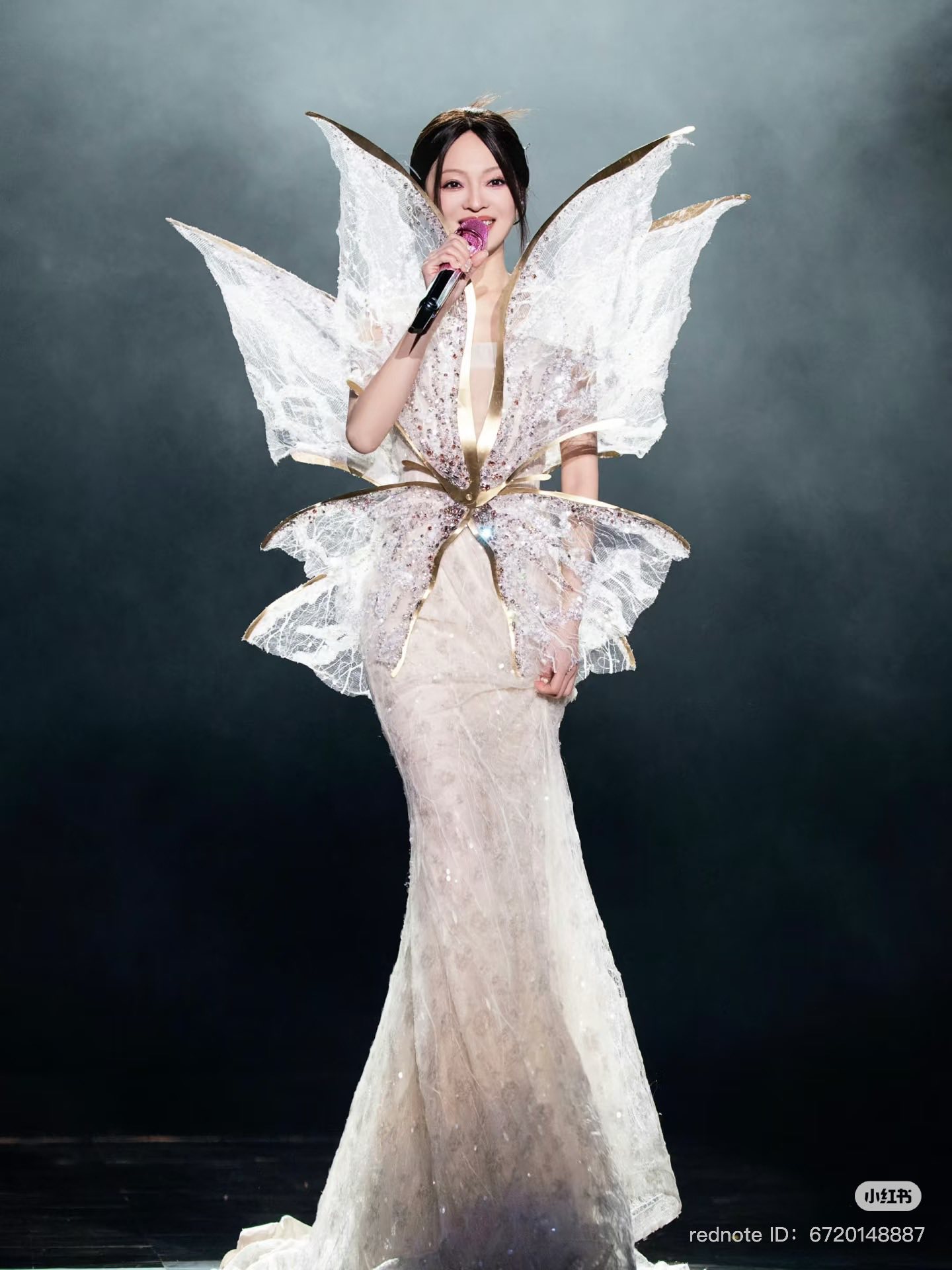 C&ocirc;ng ch&uacute;a showbiz bị ch&ecirc; hết thời, kỹ năng sa s&uacute;t: Gi&agrave;u đến mức mua đảo ri&ecirc;ng ở cho b&igrave;nh y&ecirc;n, cả đời vướng thị phi  - Ảnh 14.
