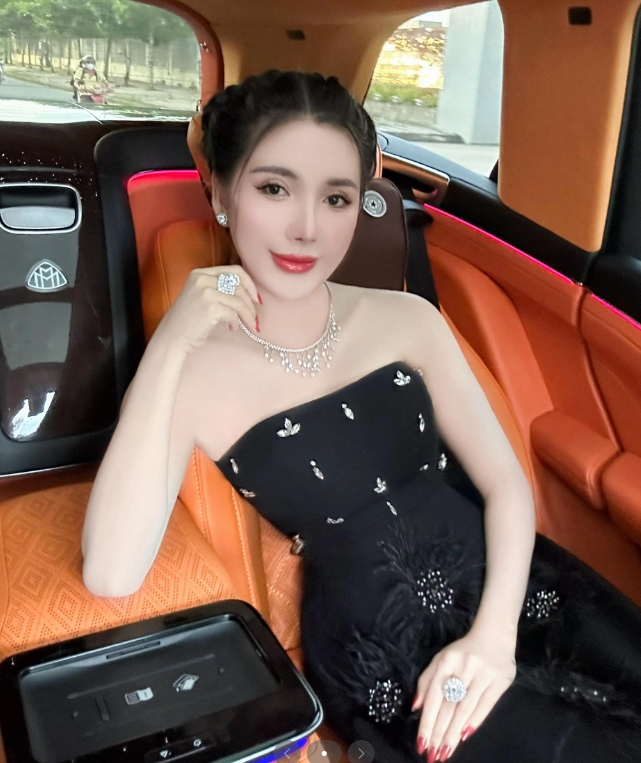 Miền T&acirc;y c&oacute; 1 nh&acirc;n vật chơi kim cương, đồ hiệu đổ đống: Cuộc sống hiện tại trong l&acirc;u đ&agrave;i 2 mặt tiền, diện t&iacute;ch 1.000m2- Ảnh 1.