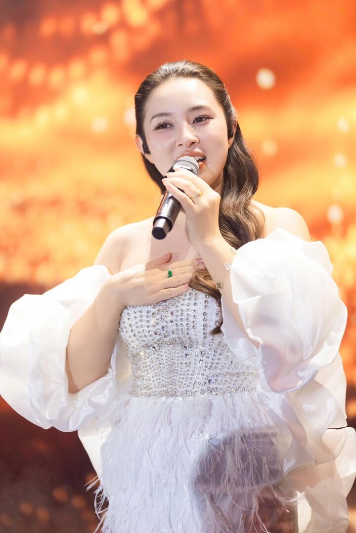 Top 4 Vietnam Idol 2012: Người đăng quang quốc tế, người về qu&ecirc; k&iacute;n tiếng- Ảnh 6.