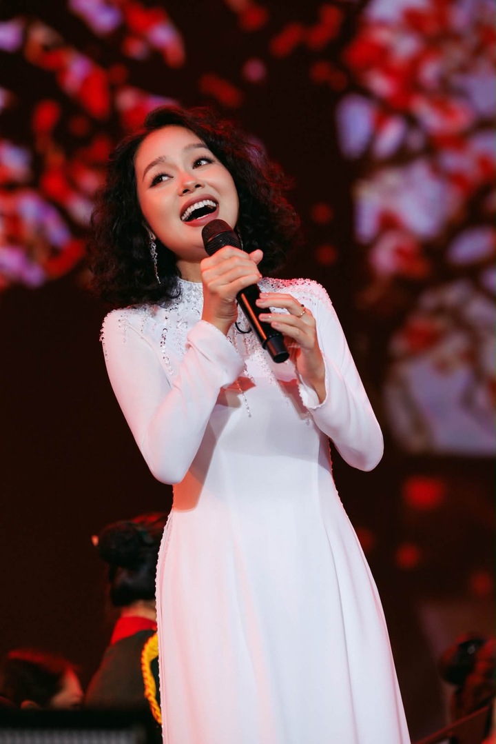 Top 4 Vietnam Idol 2012: Người đăng quang quốc tế, người về qu&ecirc; k&iacute;n tiếng- Ảnh 8.